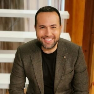 ايلي أحوش..”على الاعلامي أن يبتعد عن النمطية “ – إلّا