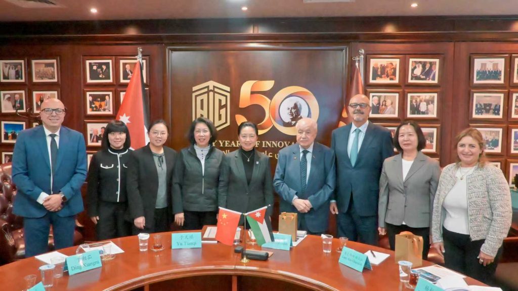 3-1-1024x576 الدكتور أبوغزاله.. يستقبل وفداً من وزارة التعليم الصينيّة ويؤكّد أهميّة الشراكة الاستراتيجيّة في تطوير التعليم والاقتصاد المعرفي.